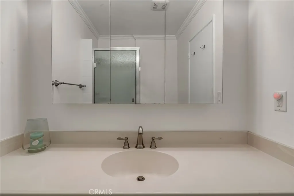 635 S Prospect 102, Redondo Beach, California 90277 home-pic-29